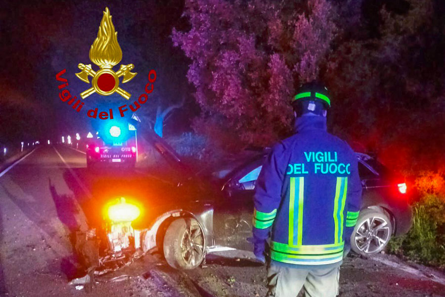 Perde il controllo dell’auto, che si ribalta: giovane in ospedale