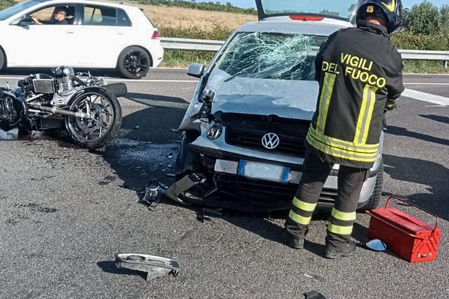 Tragedia della strada a Posada: centaura 54enne muore nel frontale contro un’auto