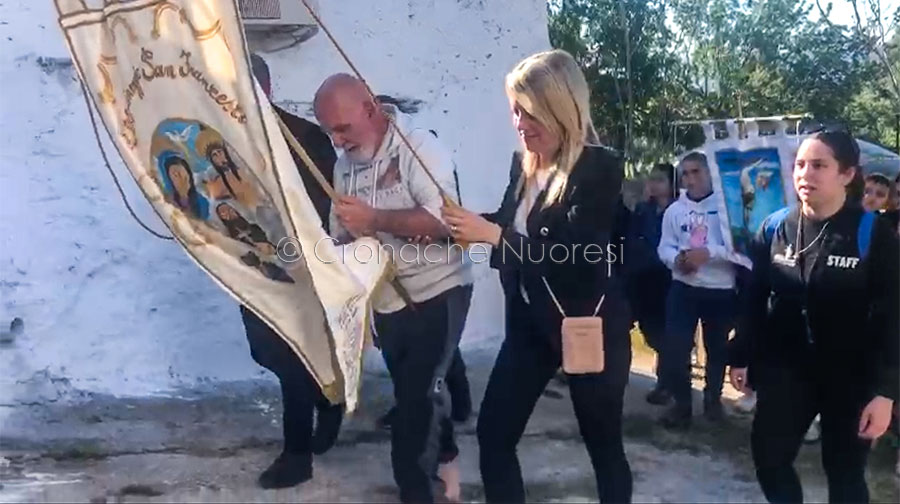 Il voto a Santu Franziscu. Paolo Ladu: da oltre 40 anni a piedi e scalzo da Nuoro a Lula