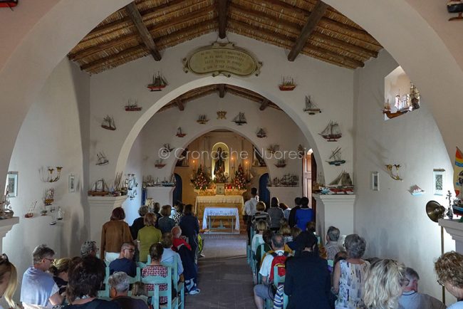 L'interno della chiesa di Santa Maria 'e Mare (foto S.Novellu)