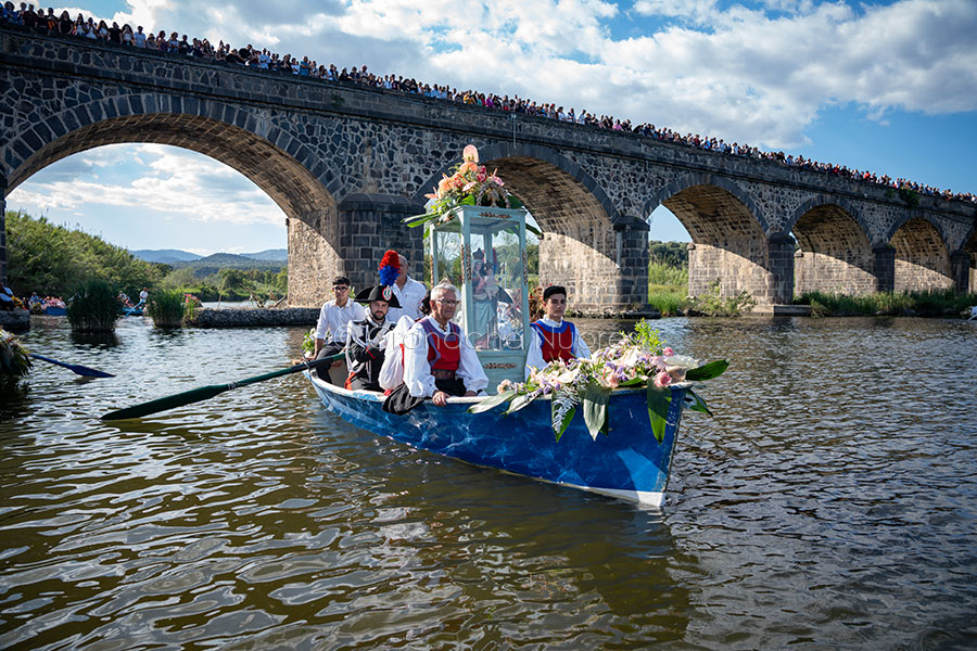 Orosei si inchina a Santa Maria ‘e Mare, in una magia di colori, fede e tradizione – VIDEO