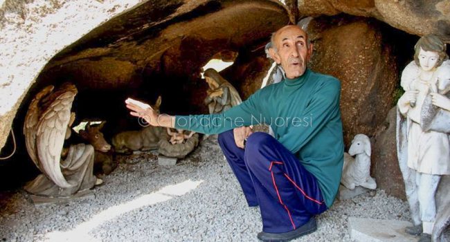 Orotelli, Nicola Porcu e il suo presepe (foto Gianni Marongiu)