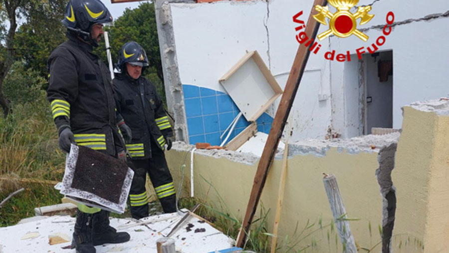 Orosei. Fuga di gas la causa della terribile esplosione: 41enne in terapia intensiva