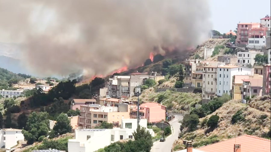 Nuoro. Paura a Preda Istrada: cabina elettrica in corto circuito provoca un incendio