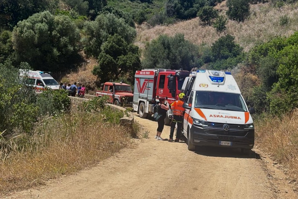 Nuoro. Frontale auto moto sulla strada per Lollove: feriti due giovanissimi