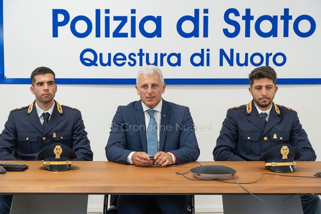 Il congedo da Nuoro del questore Poverino (foto S.Novellu)