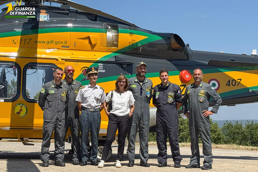 Nuoro. Sicurezza e legalità: il prefetto Nigro sorvola il territorio con la Guardia di Finanza