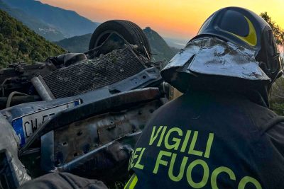 L'auto dopo l'incidente mortale a Olzai