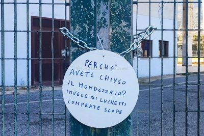 Lucchetti agli impianti sportivi di Arenaglios