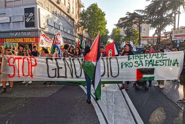 Nuoro, manifestazione pro Palestina (foto S.Novellu)