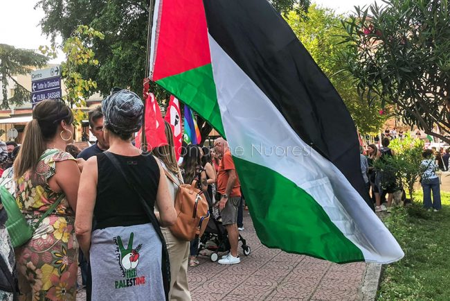 Nuoro, manifestazione pro Palestina (foto S.Novellu)