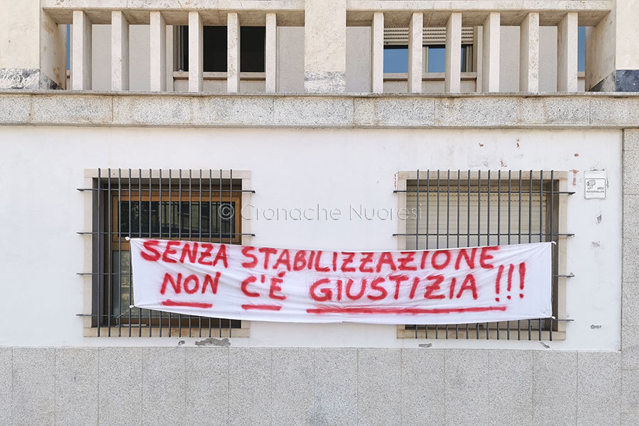 Nuoro. La protesta: “In tribunale 35 lavoratori su 70 sono precari e chiedono la stabilizzazione”