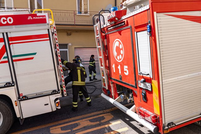 Vigili del fuoco sul luogo dell'incendio (foto S.Novellu)
