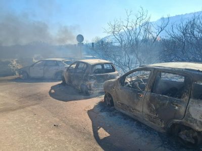 Auto bruciate a Punta Molentis