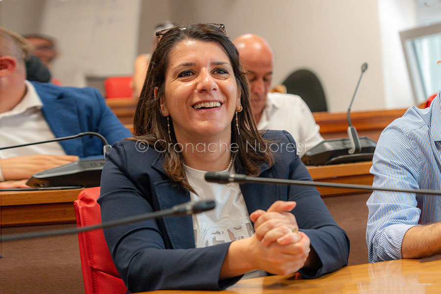 Nuoro. Sputata e insultata dal branco per aver difeso un giovane.  Il grido di allarme della consigliera Buffoni dopo l’episodio in piazza Sardegna