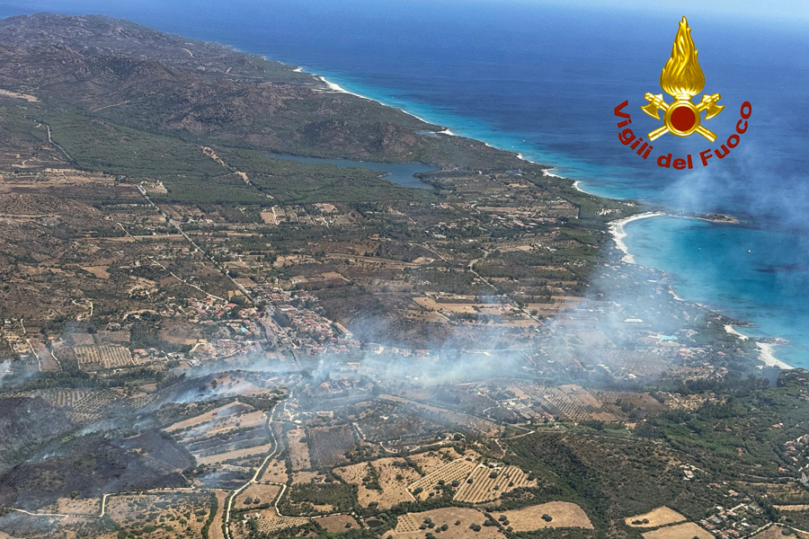 Rischio incendi. Siniscola “blindata”: Farris chiude Berchida, Capo Comino e la pineta di Mandras