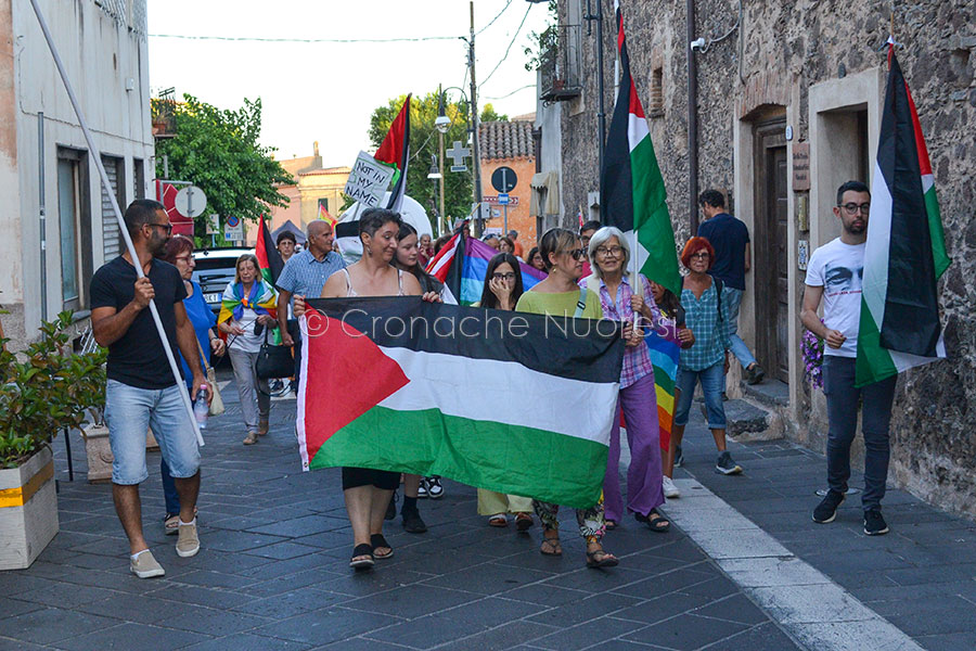 Orosei. Baronia in marcia per la Palestina: corteo, dibattito e momenti di tensione
