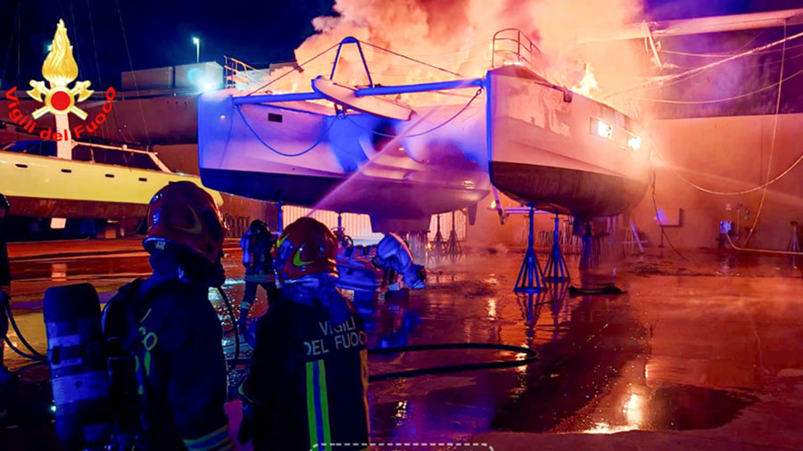 Catamarano in fiamme a Olbia: danni Ingenti, salve le altre Imbarcazioni