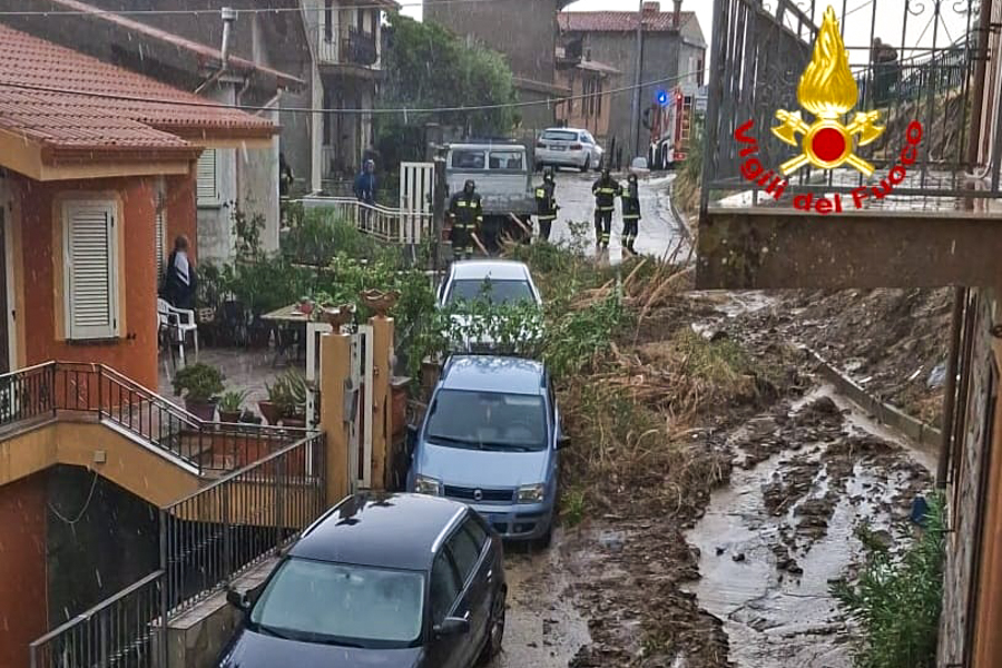 Nubifragio a Bono: non si contano frane e smottamenti