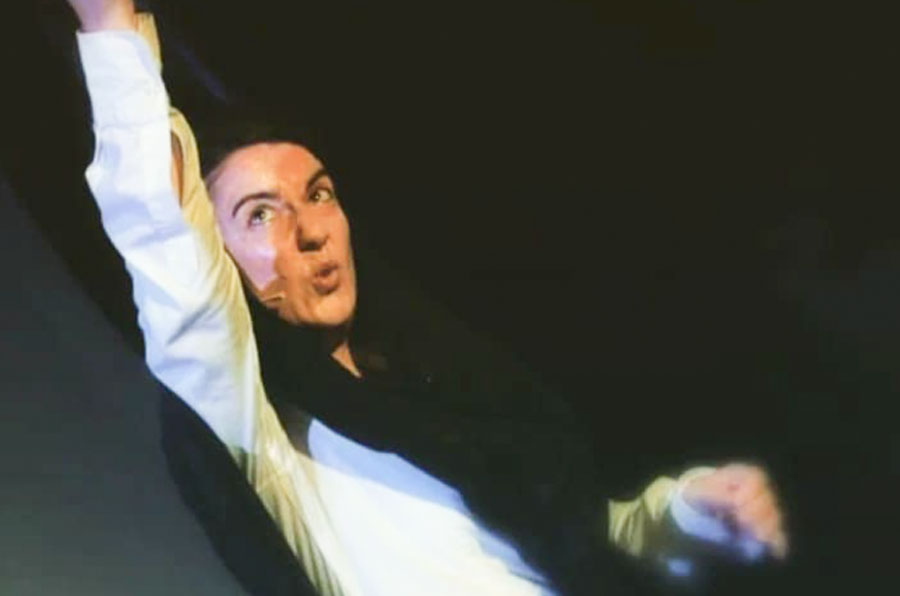 Barbariciridicoli. Sergio Atzeni chiude la rassegna “Teatri sul lago”