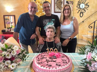 Tia Tottoia con i figli Renzo, Marcello e Rina