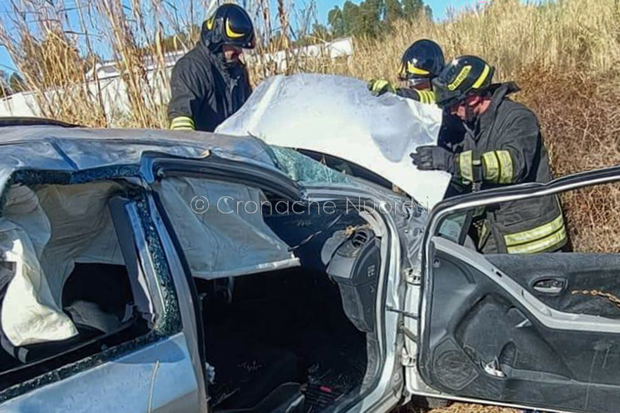 Sos Alinos. Escono fuori strada e si schiantano su un muro: 4 feriti gravi