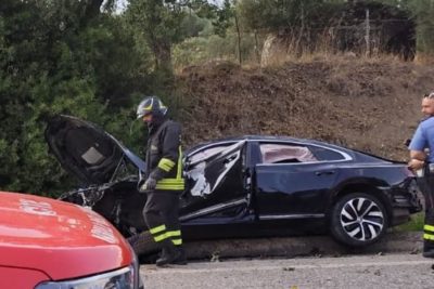 L'auto dopo l'incidente (foto VVF)