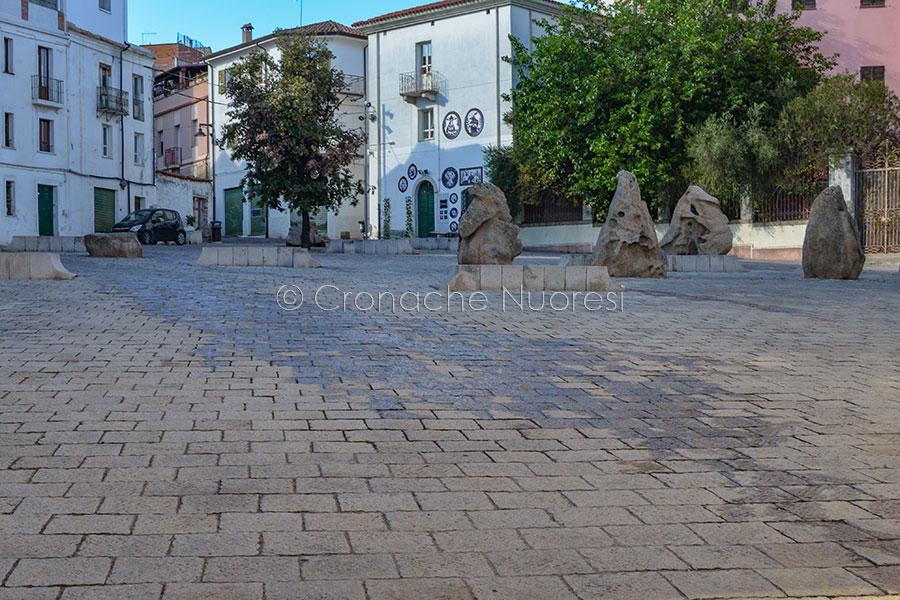 Nuoro. Un fiume d’acqua scorre su piazza Sebastiano Satta