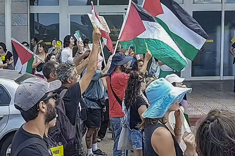 Proteste all’aeroporto di Olbia contro i voli da Tel Aviv