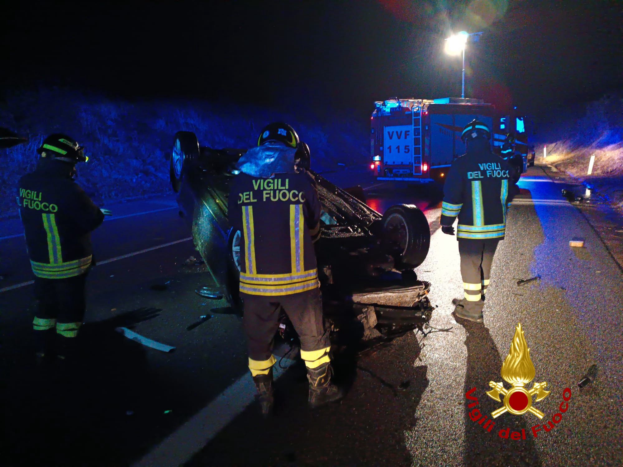 Nuoro. Perde il controllo dell’auto e si ribalta: tragedia sfiorata all’alba sulla 389