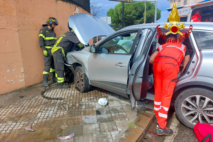 Scontro tra auto: quattro feriti trasportati in ospedale