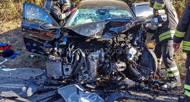 La Peugeot coinvolta nel frontale a Nuoro