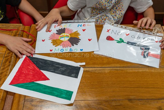 Nuoro, bambini al consiglio comunale pro Palestina (foto S.Novellu)
