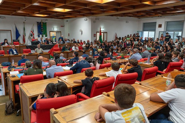 Nuoro, bambini al consiglio comunale pro Palestina (foto S.Novellu)