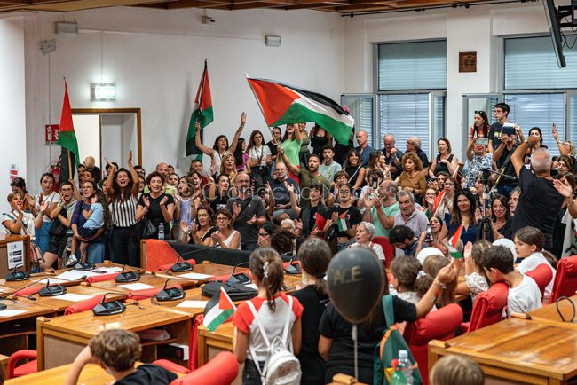 Nuoro, consiglio comunale pro Palestina (foto S.Novellu)