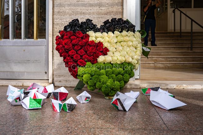  Nuoro, sit-in pro Palestina davanti al Comune (foto S.Novellu)