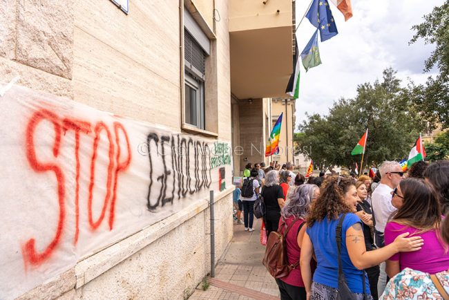 Nuoro, sit-in pro Palestina davanti al Comune (foto S.Novellu)