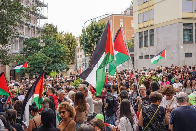  Nuoro, sit-in pro Palestina davanti al Comune (foto S.Novellu)