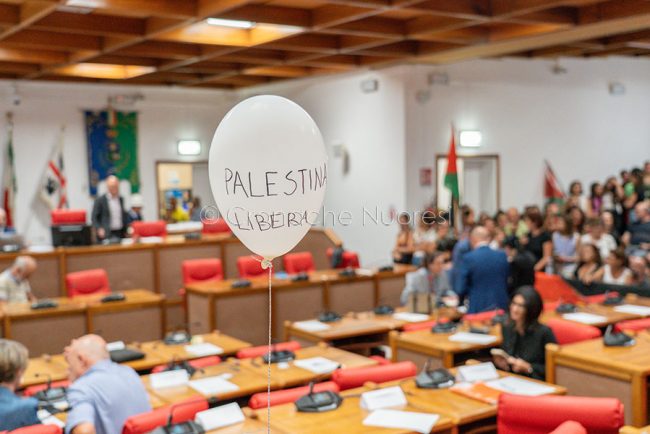 Nuoro, sit-in pro Palestina in Aula consiliare (foto S.Novellu)