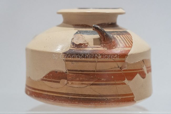 Nuoro, vasellame nuragico (foto S.Novellu).lpg