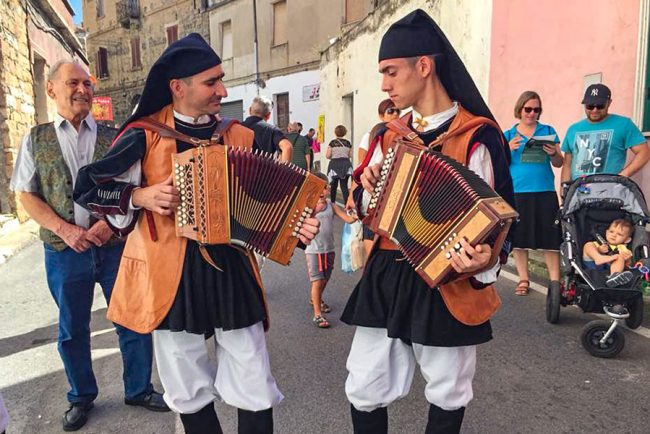 Orani, suonatori di organetto