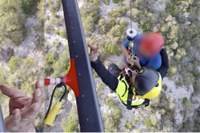 Un momento del soccorso dei vigili del fuoco