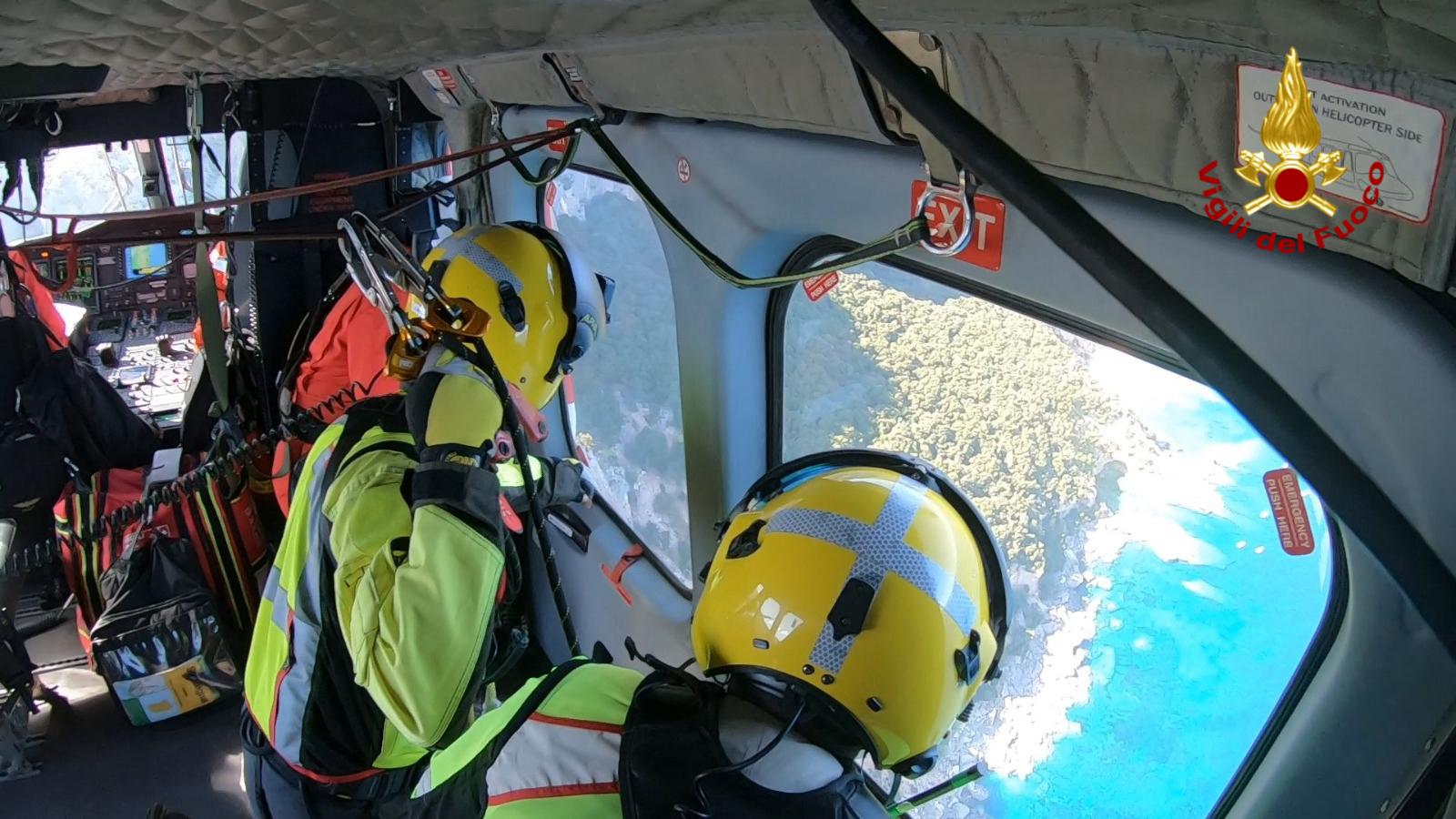 Due turisti dispersi sul sentiero per Cala Biriola: interviene l’elicottero