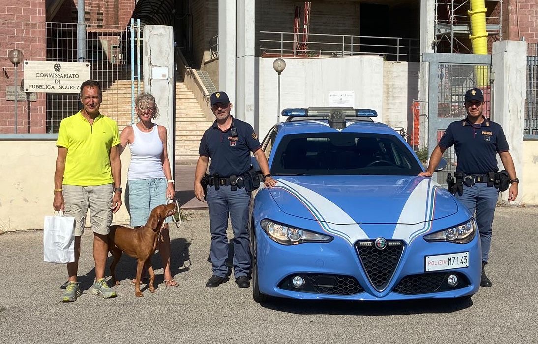 Camper in fiamme a Macomer: salvati due turisti e il loro cane dai Vigili del Fuoco e Polizia