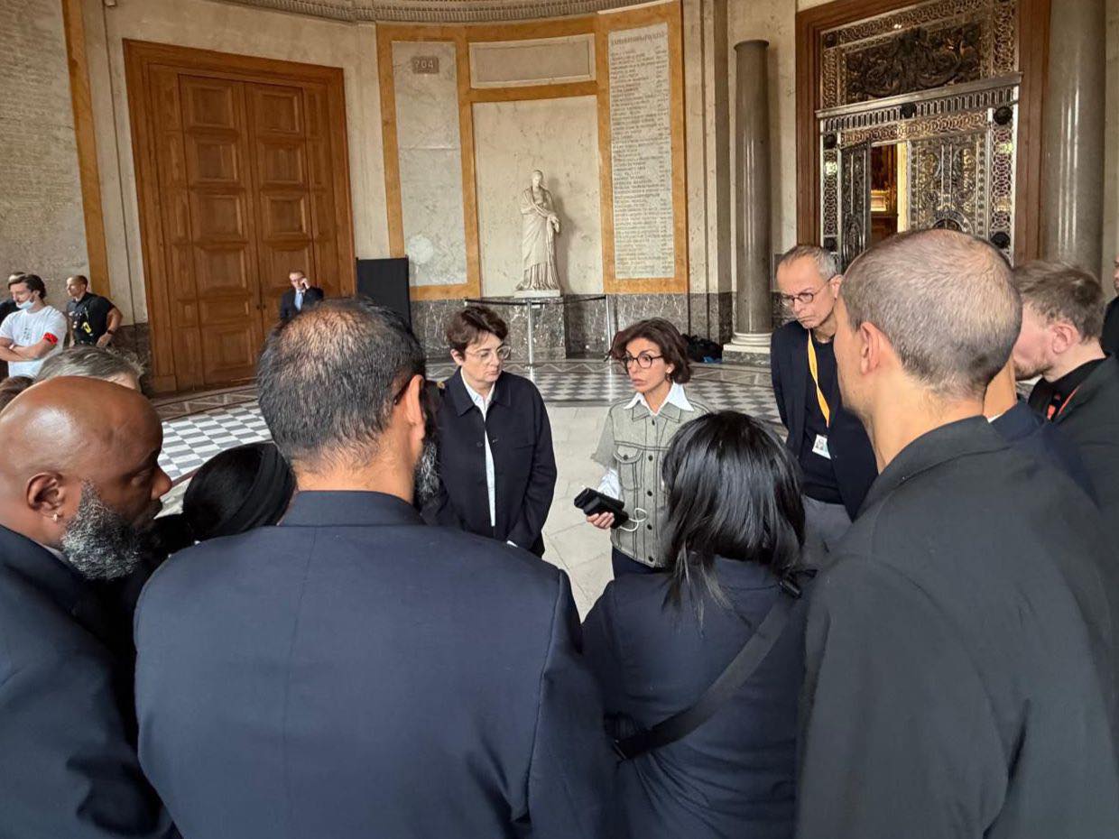 Clamoroso colpo al Louvre: rubati i gioielli di Napoleone in un blitz di 7 minuti