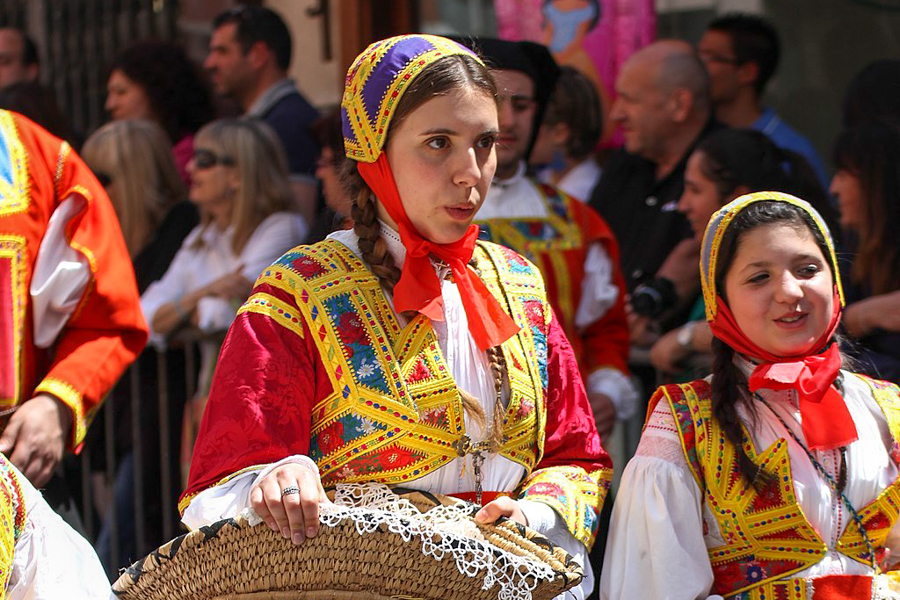 Desulo celebra l’identità barbaricina: un weekend tra sapori antichi, artigianato e cultura (clicca qui)