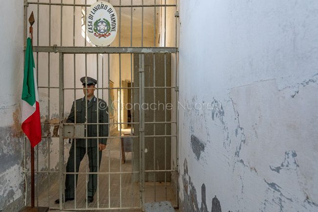 Mamone. Rievocazione dell'antico braccio di isolamento (foto S.Novellu)