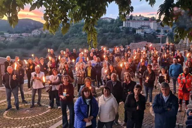 Un momento della fiaccolata a Aritzo