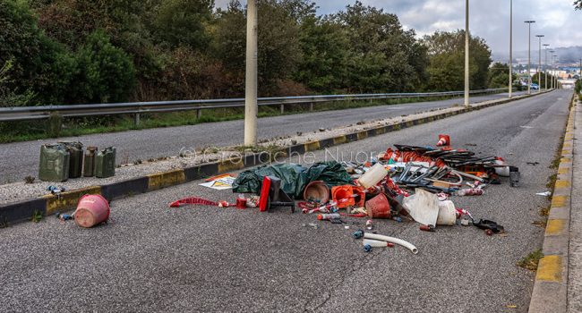 Uno dei blocchi stradali a Pratosardo (foto S.Novellu)
