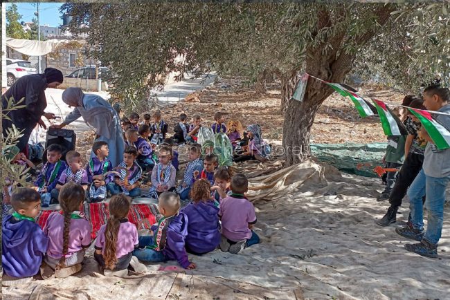 Husan-i bimbi delle scuole partecipano alla raccolta